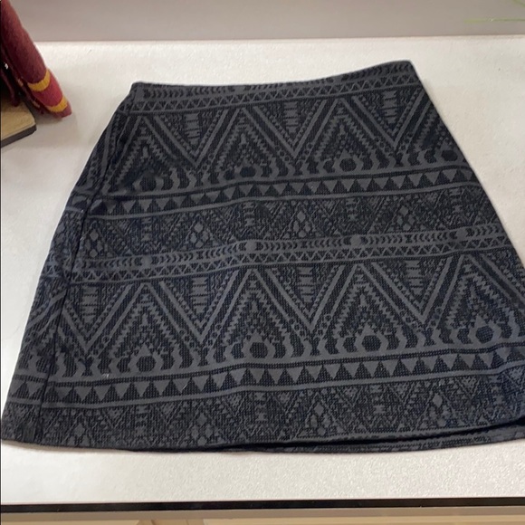 Black tight skirt - Picture 1 of 3